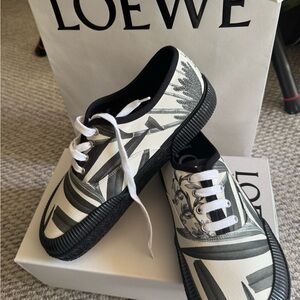 NIB Loewe Monochrome Graphic Sneakers, Made in Spain, size 44